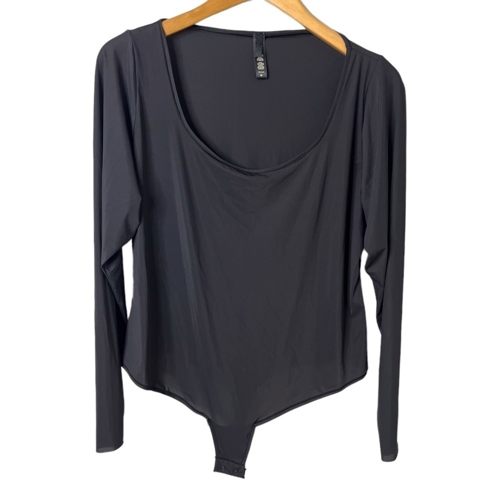 Skims Essential Long Sleeve Scoop Neck Black Size 4X Thong Lightweight Raw Cut - Picture 2 of 10
